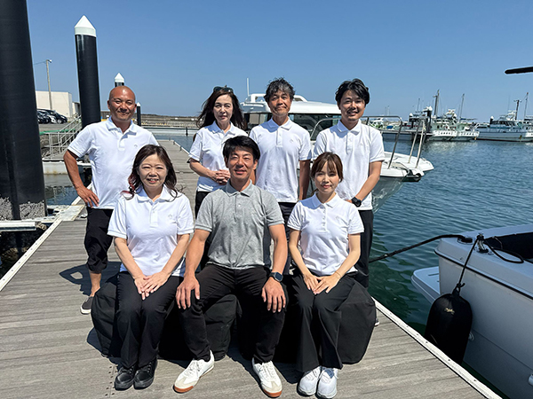 株式会社 縁 スタッフ集合写真